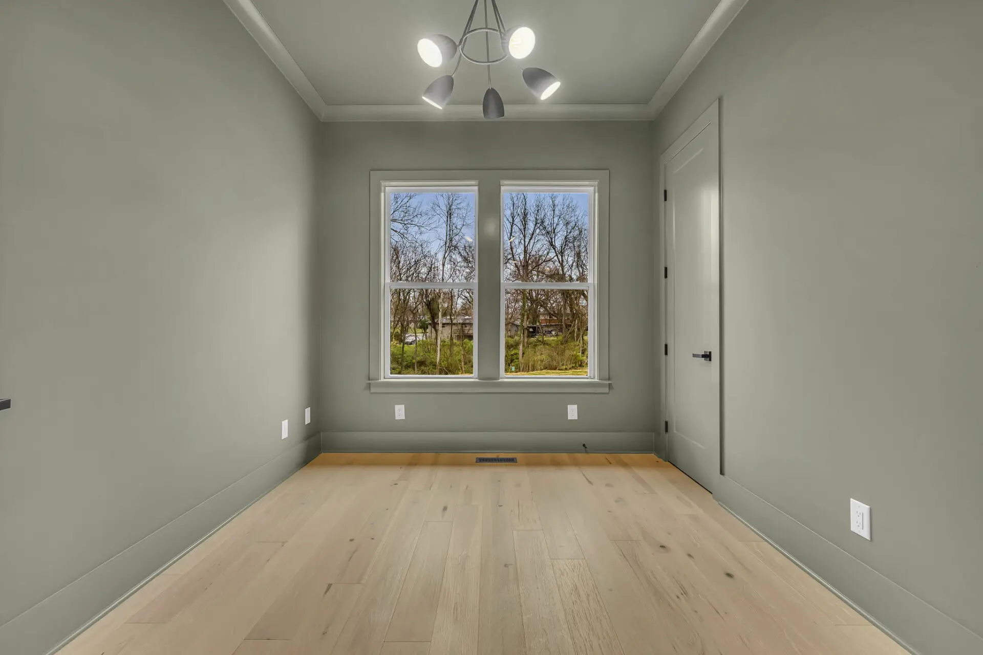 26 web or mls 560 Highcrest Dr 26