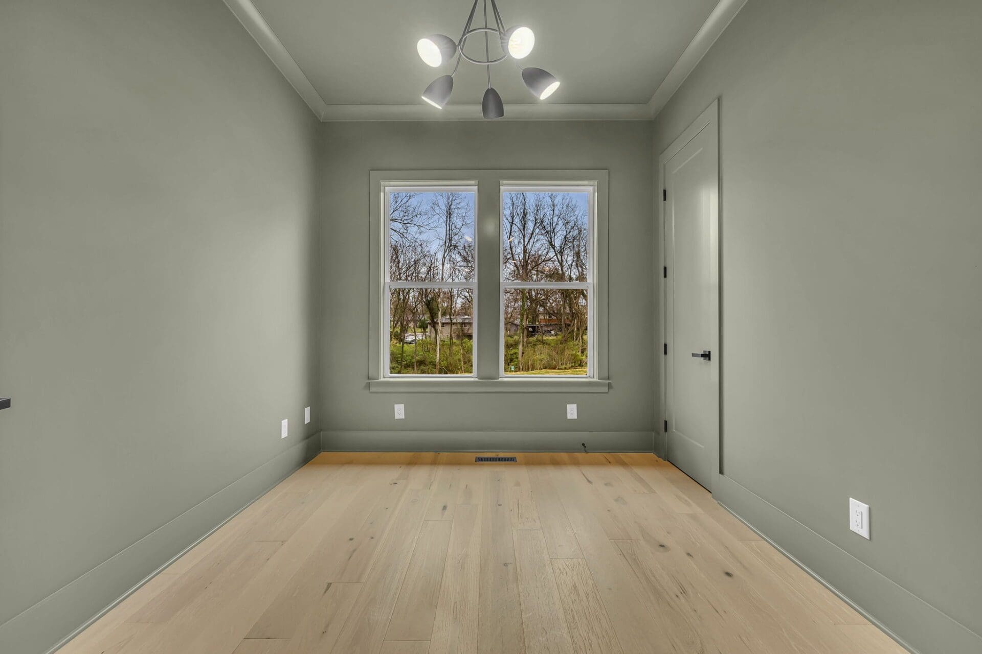 26 web or mls 560 Highcrest Dr 26